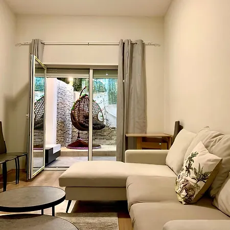 Modern Family-size With Private Veranda-5min To The