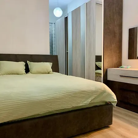 Modern Family-size With Private Veranda-5min To The Apartment Tirana