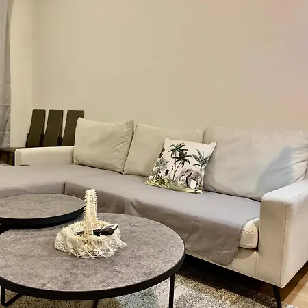 Apartment Modern Family-size With Private Veranda-5min To The