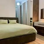 Modern Family-size With Private Veranda-5min To The Apartmán Tirana