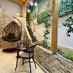 Apartmán Modern Family-size With Private Veranda-5min To The Tirana