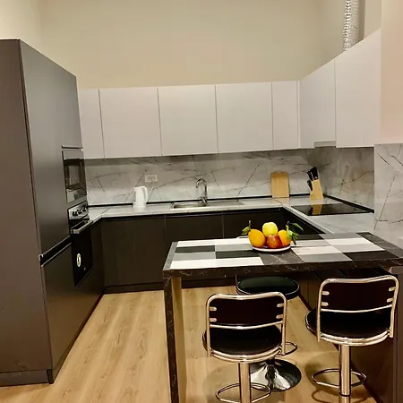 Modern Family-size With Private Veranda-5min To The * Tirana