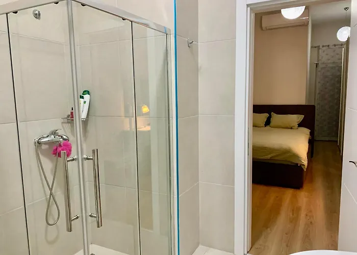 Modern Family-size With Private Veranda-5min To The * Tirana