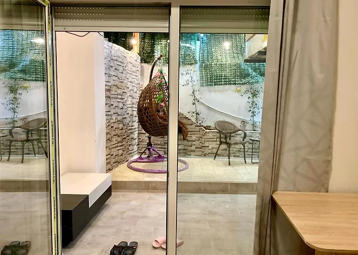 Modern Family-size With Private Veranda-5min To The * تيرانا
