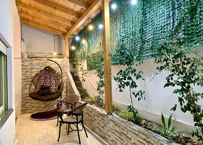 شقة Modern Family-size With Private Veranda-5min To The *