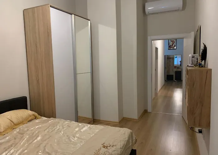 Modern Family-size With Private Veranda-5min To The شقة