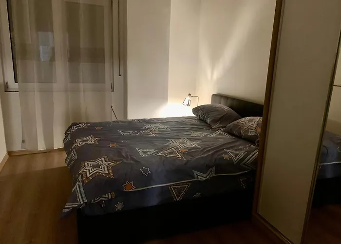 Modern Family-size With Private Veranda-5min To The شقة