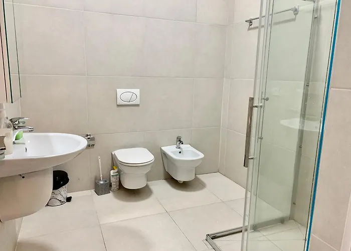 Modern Family-size With Private Veranda-5min To The * تيرانا